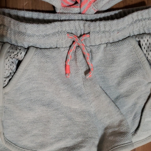 Girls Cat & Jack shorts - Picture 4 of 7